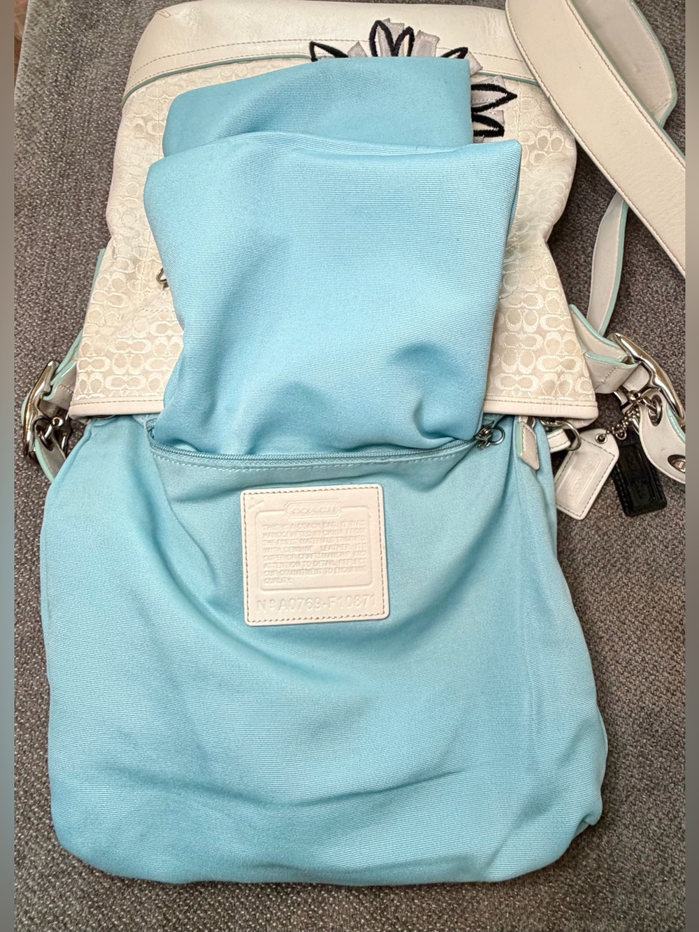 Coach Signature White Floral Bee Duffle Crossbody Bag No. A0769-F10871 - Picture 9 of 11